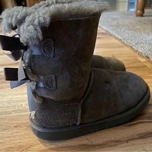 Girls Ugg boots size 4
